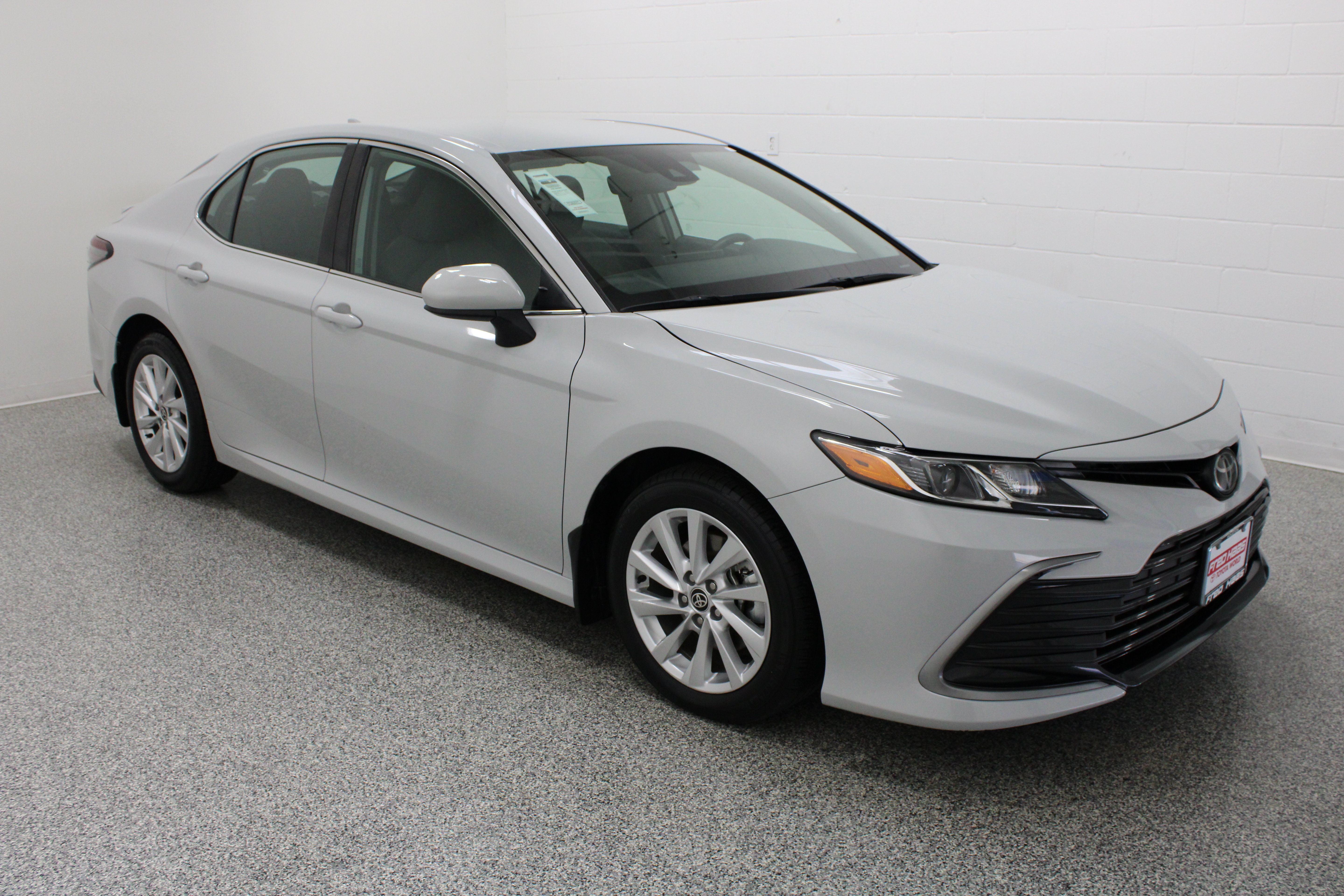 Used 2024 Toyota Camry LE FWD image 4