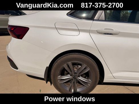 Used 2023 Volkswagen Jetta SE image 10