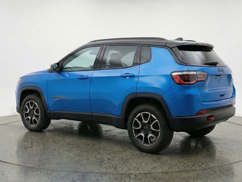 Used 2025 Jeep Compass Trailhawk AWD/4WD image 6