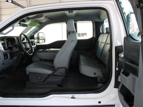 Used 2025 Ford F250 XL AWD/4WD image 23