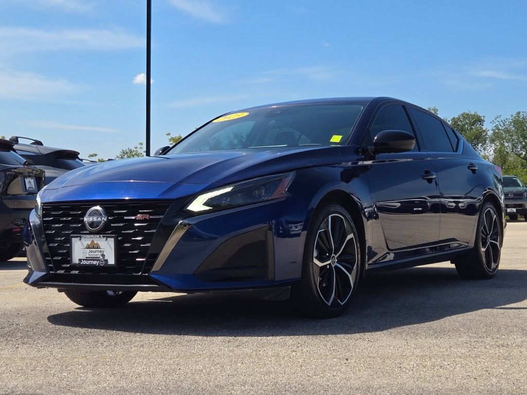 Used 2023 Nissan Altima 2.5 SR w/ SR Premium Package FWD image 4