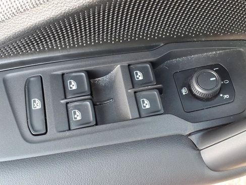 Certified 2025 Volkswagen Tiguan S FWD image 18