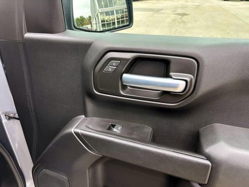 Used 2020 Chevrolet Silverado 1500 Custom w/ Custom Value Package AWD/4WD image 12