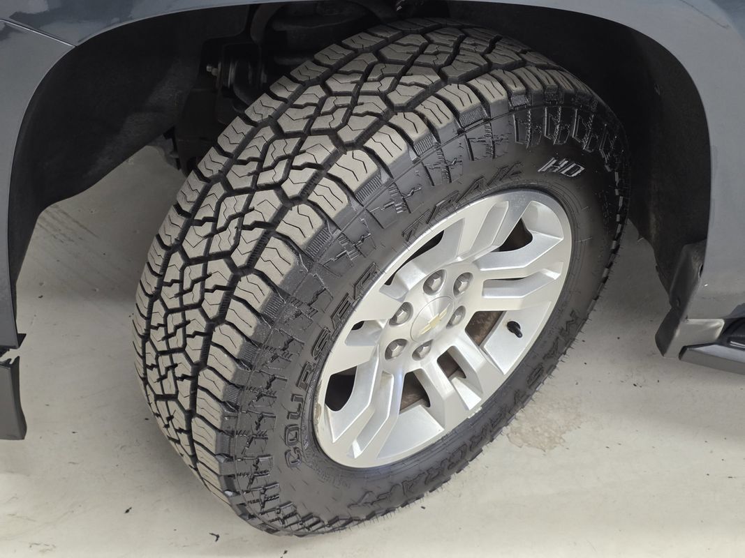 Used 2019 Chevrolet Suburban LT AWD/4WD image 45