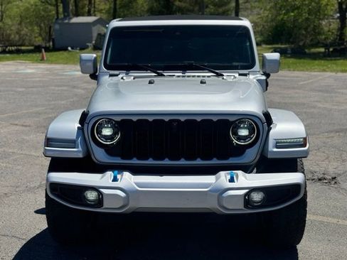 Used 2024 Jeep Wrangler High Altitude AWD/4WD image 2