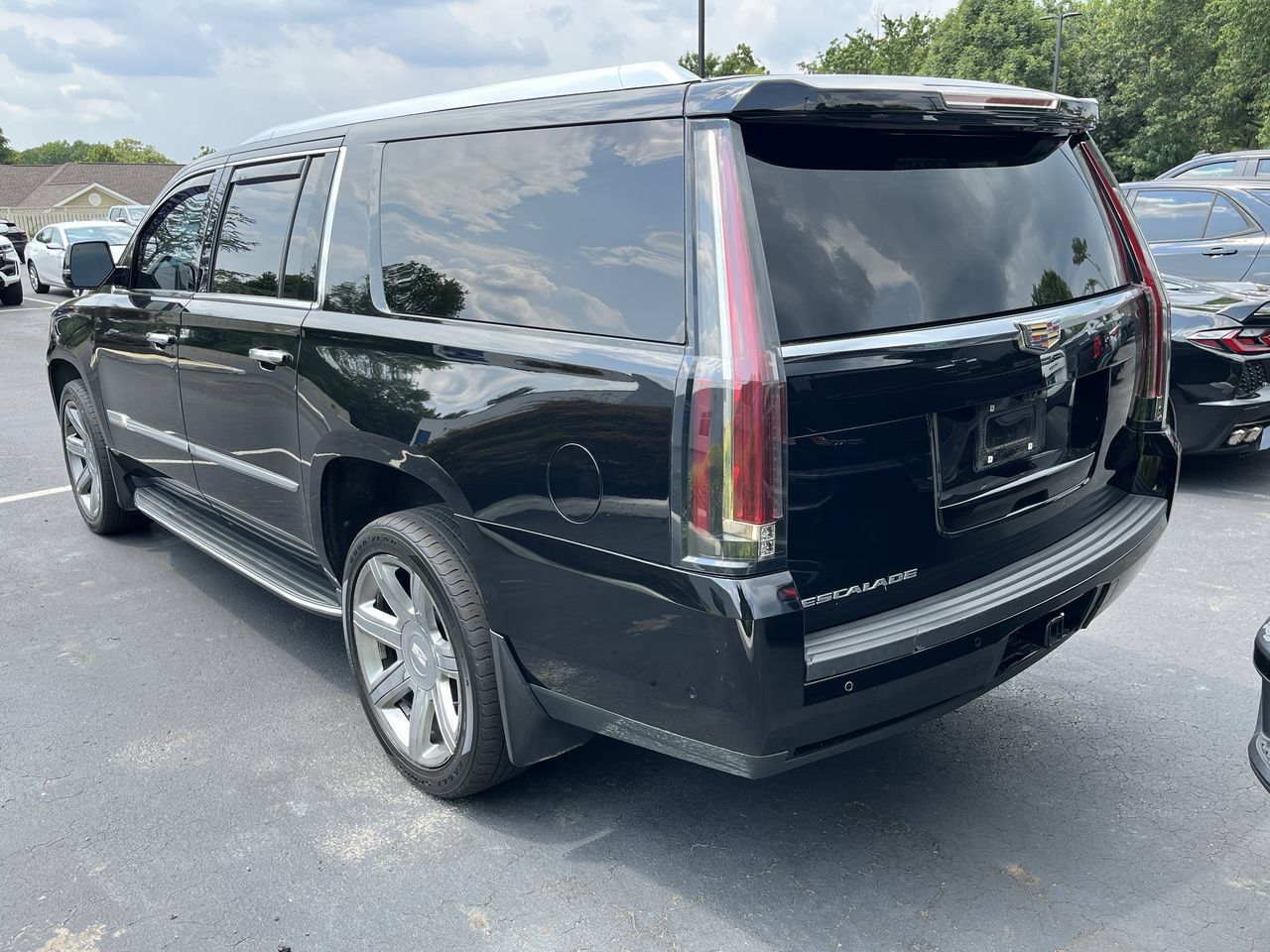 Used 2020 Cadillac Escalade ESV Luxury AWD/4WD image 4