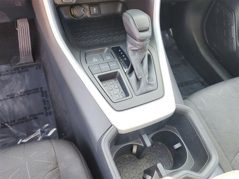 Used 2022 Toyota RAV4 XLE image 8