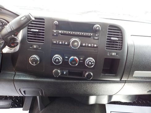 Used 2013 Chevrolet Silverado 1500 LT w/ Interior Plus Package AWD/4WD image 17