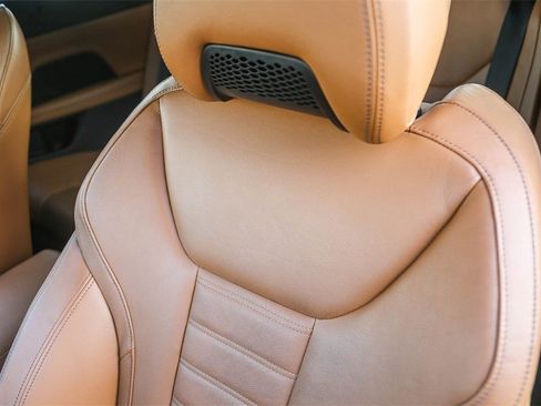 Used 2021 BMW M440i Convertible image 24