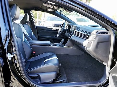 Used 2025 Toyota Camry SE FWD image 12
