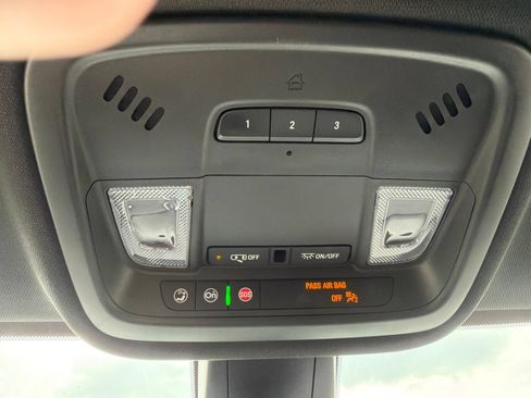 Used 2023 Chevrolet Traverse LT FWD image 27