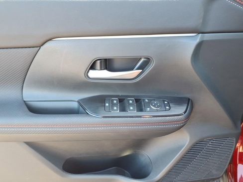 Used 2025 Nissan Kicks SR image 15