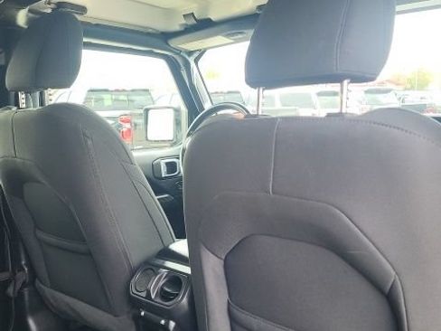 Used 2021 Jeep Wrangler Unlimited Sahara w/ Uconnect 4C Nav & Sound Group AWD/4WD image 19