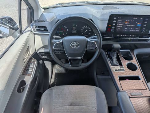 Used 2021 Toyota Sienna LE w/ LE Plus Package AWD/4WD image 15