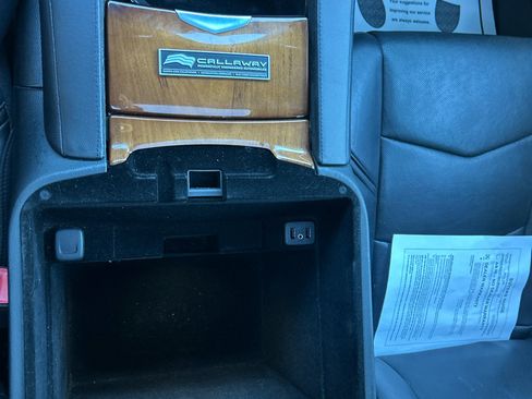 Used 2017 Cadillac Escalade Premium Luxury image 11