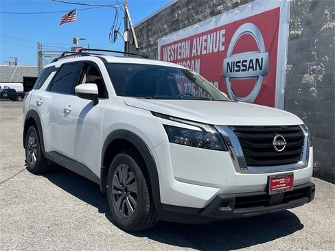 New 2025 Nissan Pathfinder SV w/ SV Premium Package image 2
