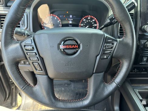 Used 2022 Nissan Titan PRO-4X AWD/4WD image 20