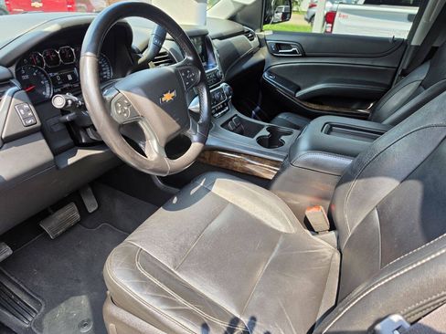 Used 2019 Chevrolet Suburban LT RWD image 7