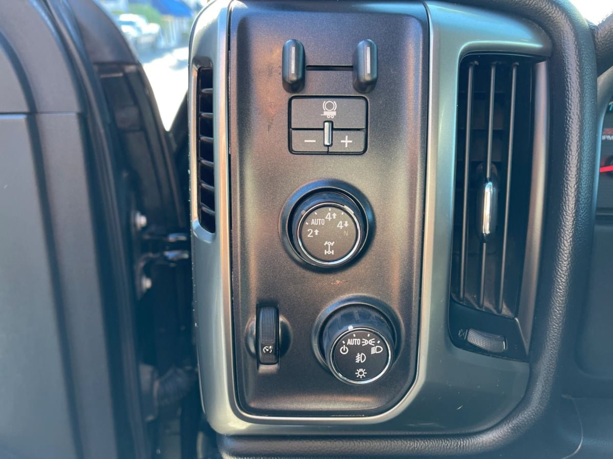 Used 2015 Chevrolet Silverado 1500 LT AWD/4WD image 16