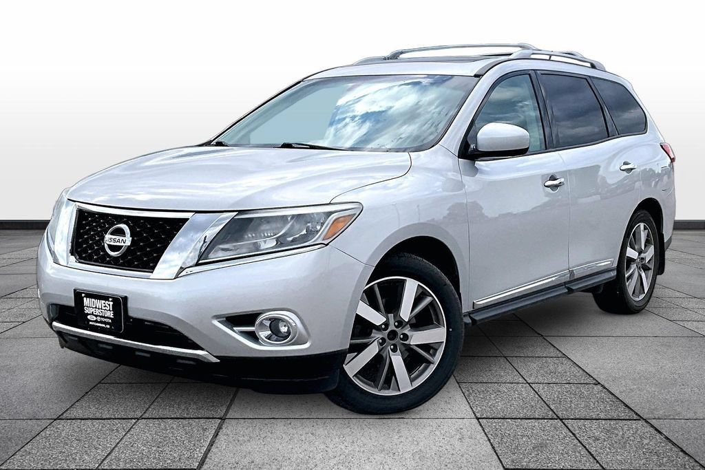 Used 2015 Nissan Pathfinder Platinum FWD image 1