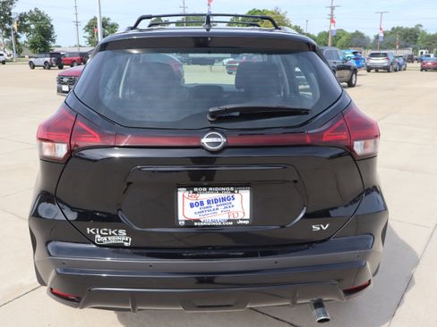 Used 2023 Nissan Kicks SV w/ Interior Electronics Package FWD image 7