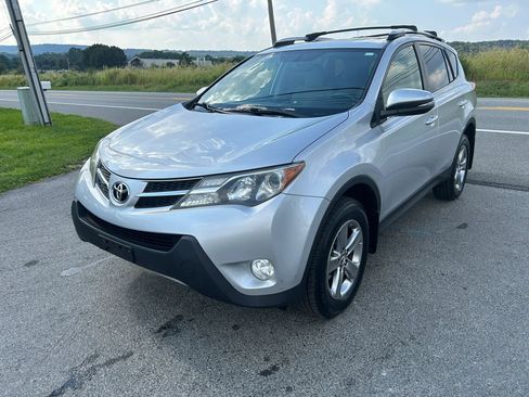 Used 2015 Toyota RAV4 XLE FWD image 5
