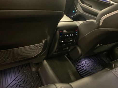 Used 2023 Jeep Grand Cherokee Overland w/ Luxury Tech Group IV AWD/4WD image 28