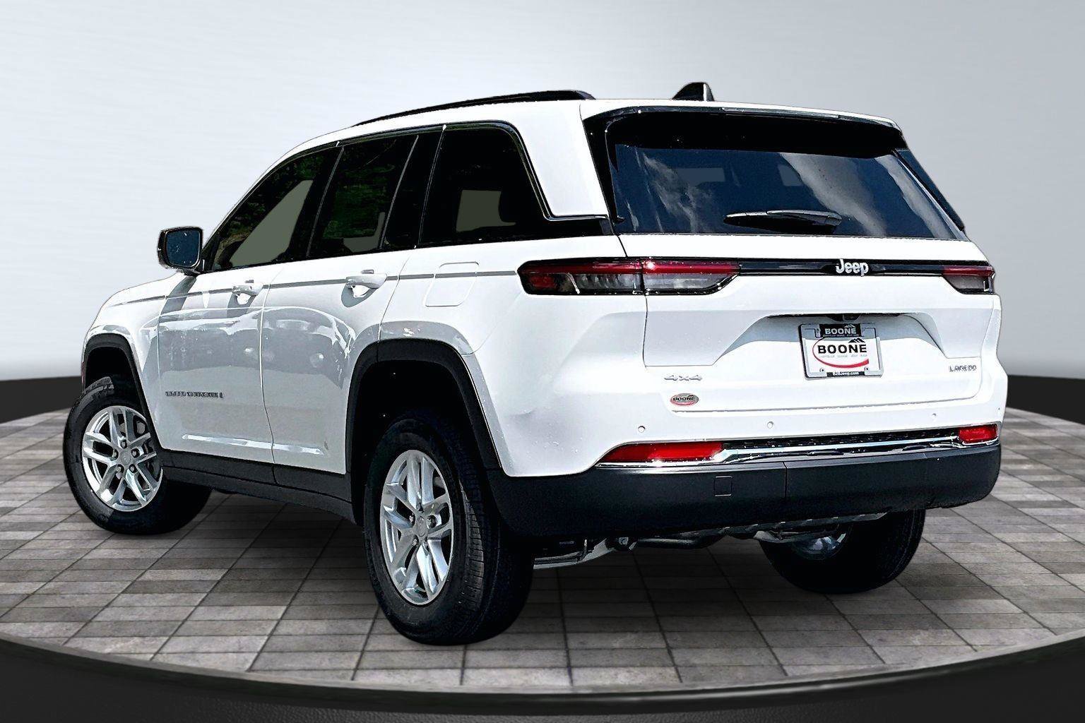 New 2026 Jeep Grand Cherokee Laredo AWD/4WD image 4