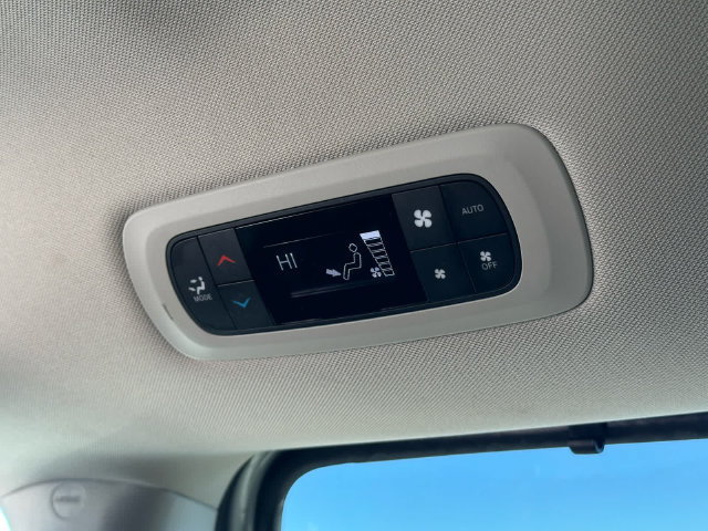 Used 2024 Chrysler Pacifica Touring-L FWD image 21