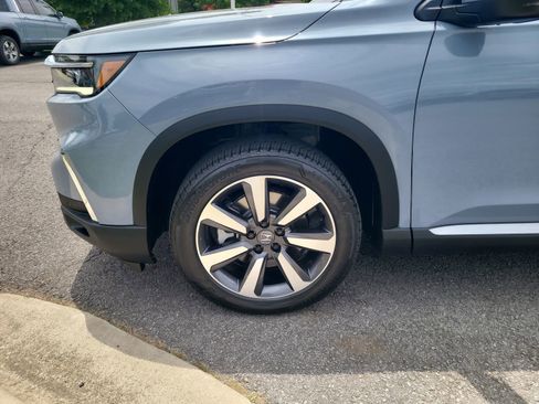 Used 2024 Honda Pilot Touring image 9