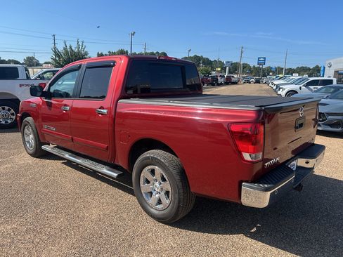 Used 2014 Nissan Titan SV w/ SV Value Truck Package RWD image 2