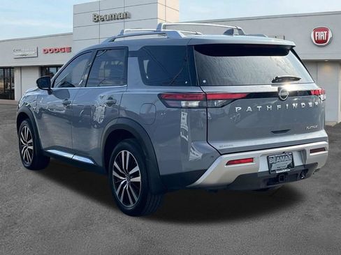 Used 2025 Nissan Pathfinder Platinum FWD image 5