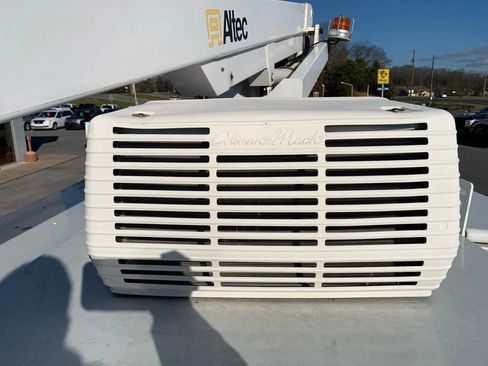 Used 2017 Ford E-350 and Econoline 350 Super Duty image 39