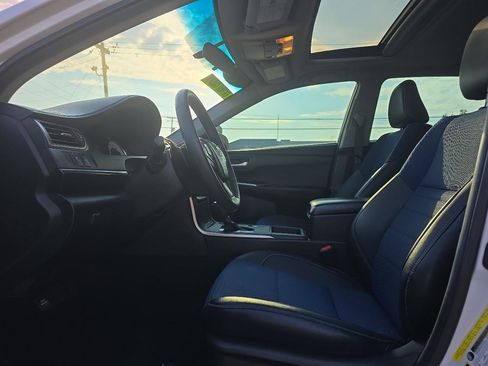Used 2016 Toyota Camry SE image 9