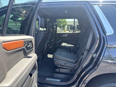 Used 2025 GMC Yukon Denali w/ Advanced Technology Package AWD/4WD image 17