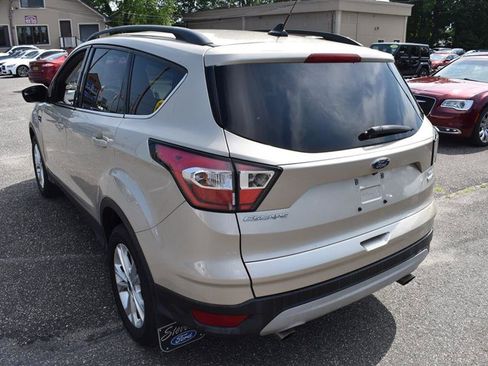 Used 2018 Ford Escape SE w/ SE Sync 3 Package image 6