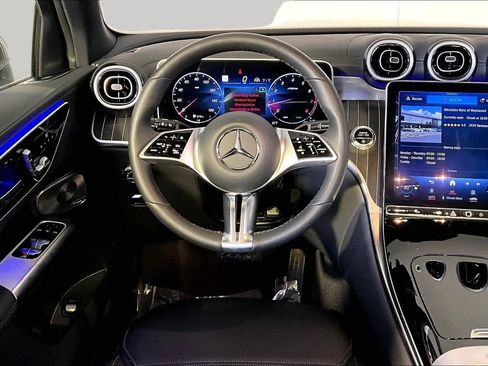 Used 2024 Mercedes-Benz GLC 300 4MATIC image 6