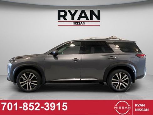 New 2025 Nissan Pathfinder Platinum image 10