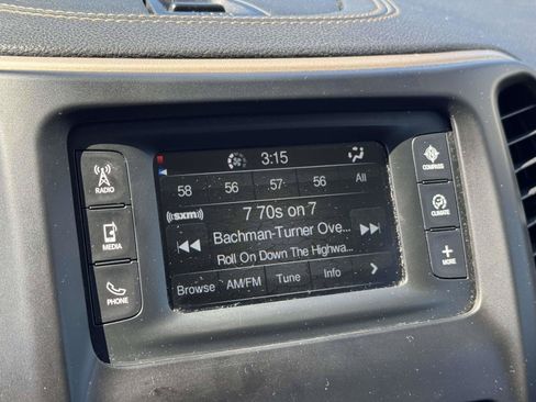 Used 2016 Jeep Cherokee Sport w/ Cold Weather Group AWD/4WD image 3