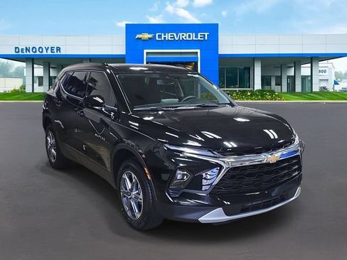 New 2025 Chevrolet Blazer LT w/ Convenience Package FWD image 5