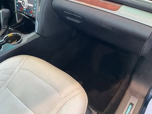 Used 2017 Ford Explorer Platinum image 26