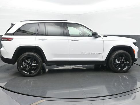 New 2025 Jeep Grand Cherokee Altitude image 6