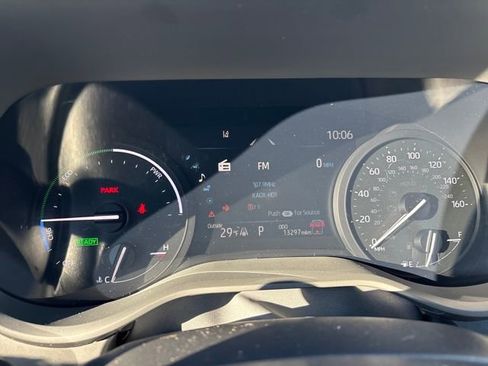 Used 2025 Toyota Sienna XLE image 15