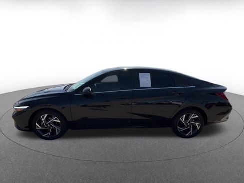 Used 2025 Hyundai Elantra SEL FWD image 9