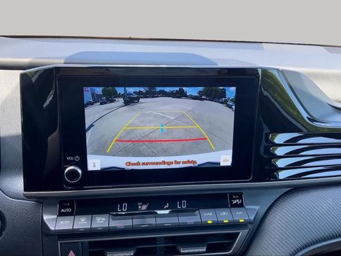 Used 2025 Toyota Camry SE FWD image 28