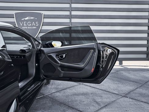 Used 2021 Lamborghini Huracan EVO image 28