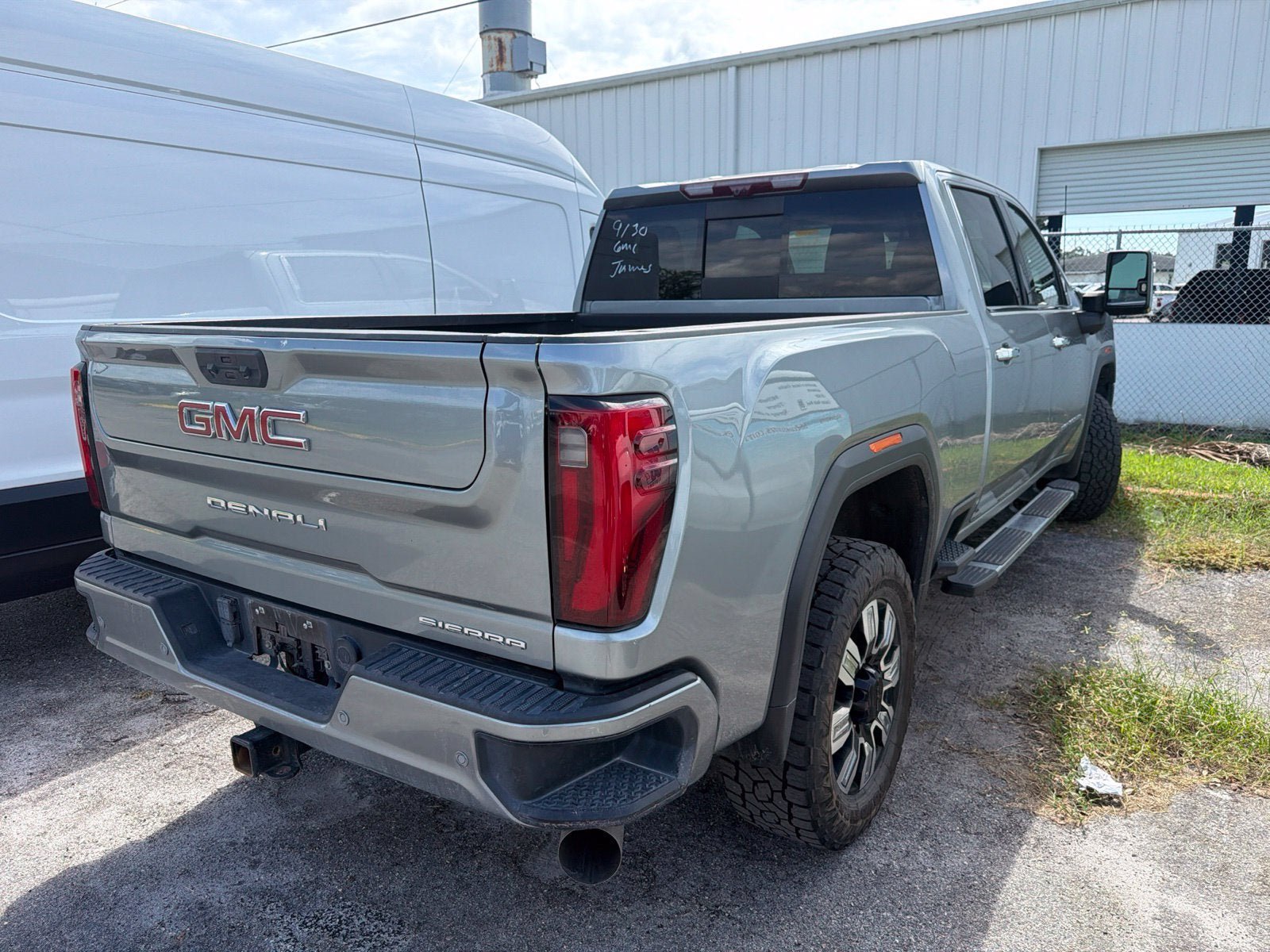 Used 2024 GMC Sierra 2500 Denali w/ Denali Reserve Package AWD/4WD image 12