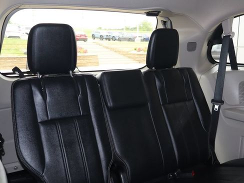 Used 2012 Chrysler Town & Country Touring w/ Entertainment Group #1 FWD image 41
