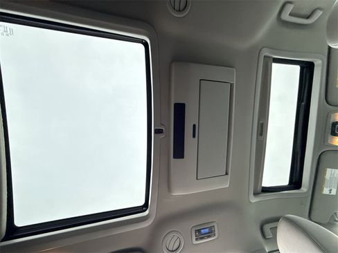 Used 2019 Toyota Sienna Limited Premium image 48