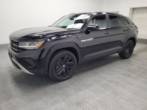 Used 2022 Volkswagen Atlas Cross Sport SE FWD image 2